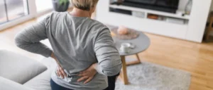 Read more about the article Rückenschmerzen ganzheitlich behandeln: Die Liebscher & Bracht Schmerztherapie als natürliche Lösung